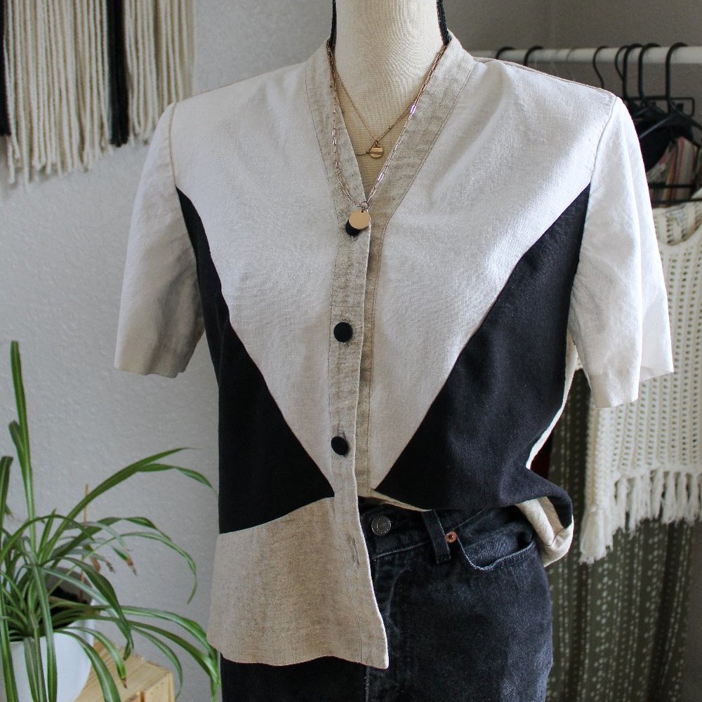 Vintage Color Blocked Tee with Slim Fit and Shoulder Pads